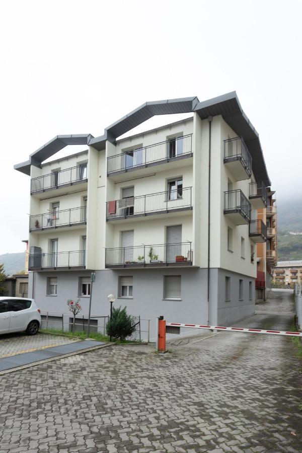 Casa Vacanze Valeria Sondrio Exteriér fotografie